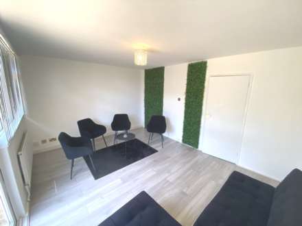 Leeming Road, Borehamwood, Image 2