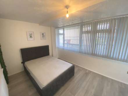 Leeming Road, Borehamwood, Image 7