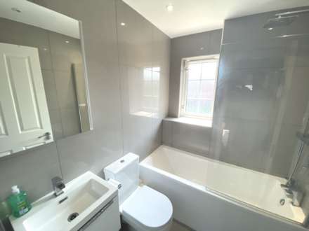 Robeson Way, Borehamwood, Image 12