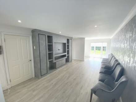 Robeson Way, Borehamwood, Image 2