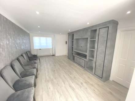 Robeson Way, Borehamwood, Image 3