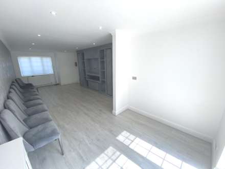 Robeson Way, Borehamwood, Image 4