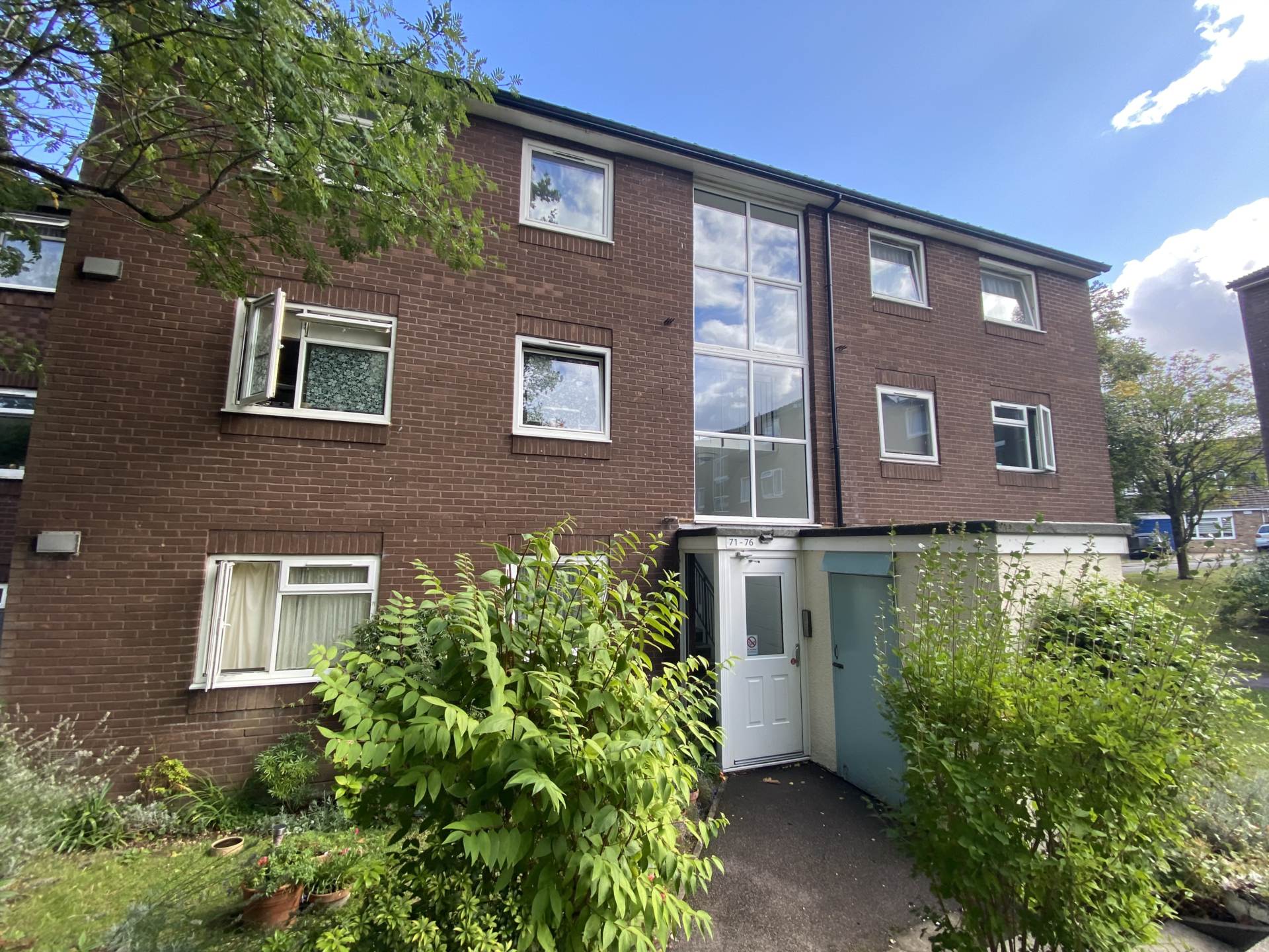 Scrubbitts Square, Radlett, Image 1