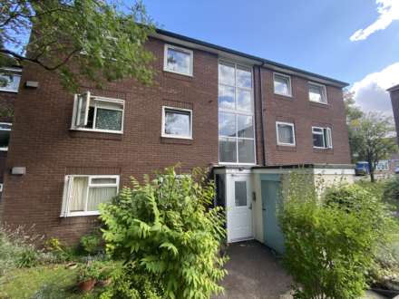 Scrubbitts Square, Radlett, Image 1