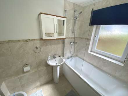 Scrubbitts Square, Radlett, Image 7