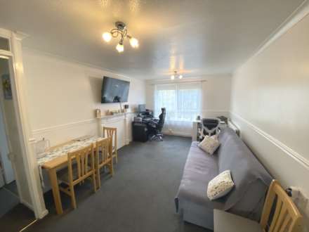 Suffolk Close, Borehamwood, Image 2