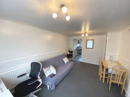 Suffolk Close, Borehamwood, Image 3