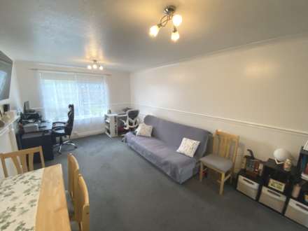 Suffolk Close, Borehamwood, Image 4