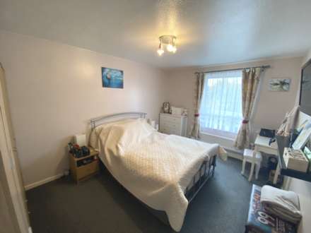 Suffolk Close, Borehamwood, Image 6