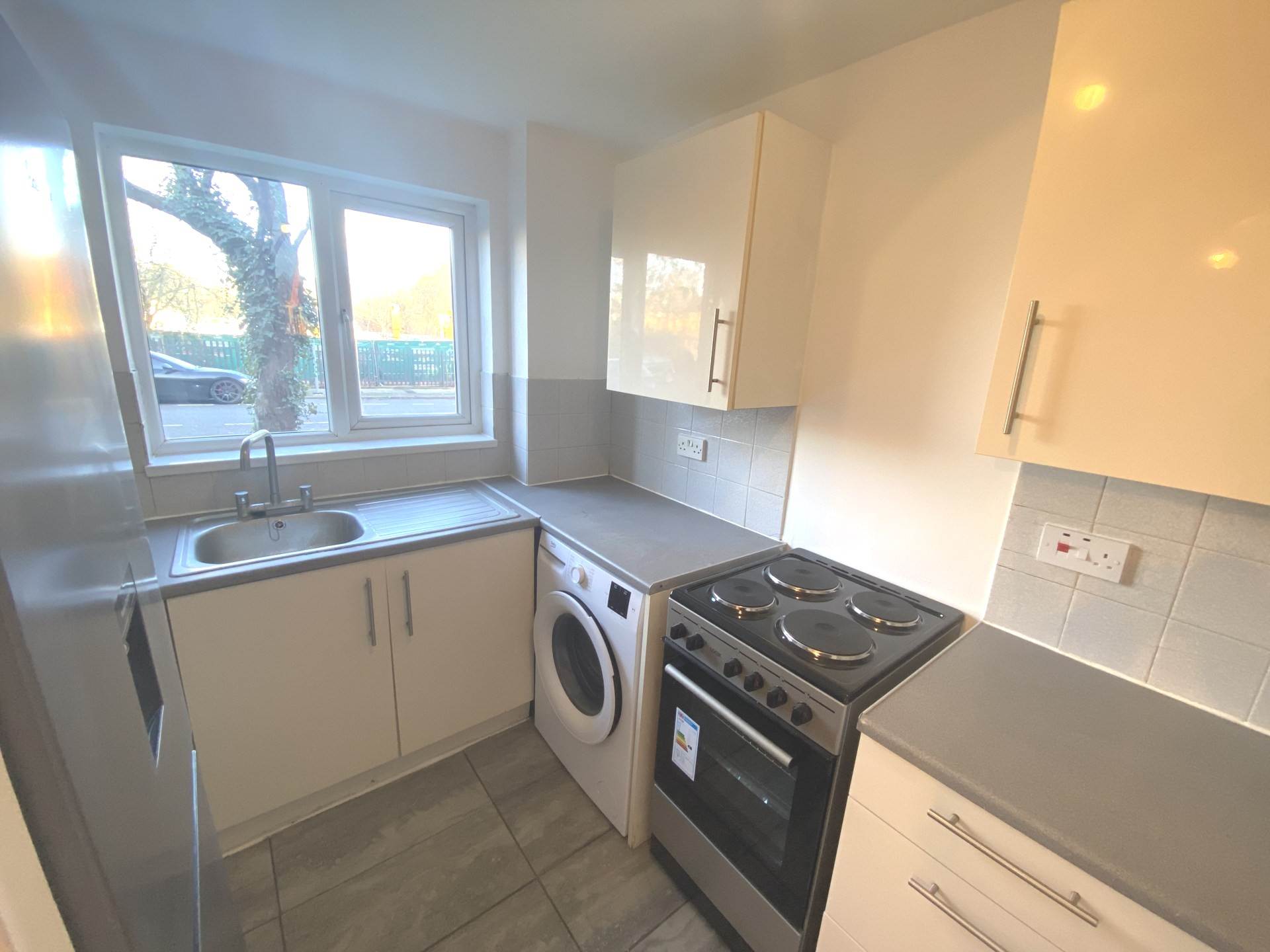 Scottwell Drive, London, Image 4