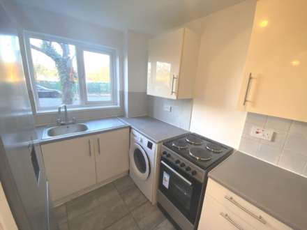 Scottwell Drive, London, Image 4