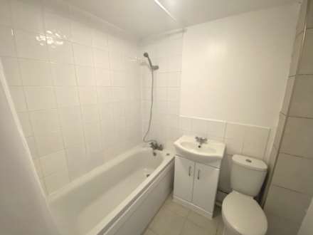 Scottwell Drive, London, Image 7