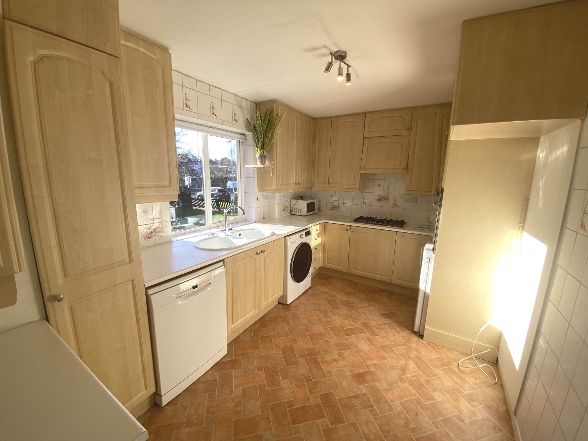 Broadhurst Avenue, Edgware, Image 4