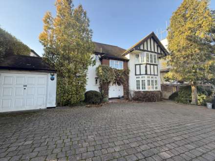 4 Bedroom Detached, Deacons Hill Road, Elstree