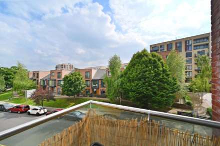 Loch Crescent, Edgware, Image 6