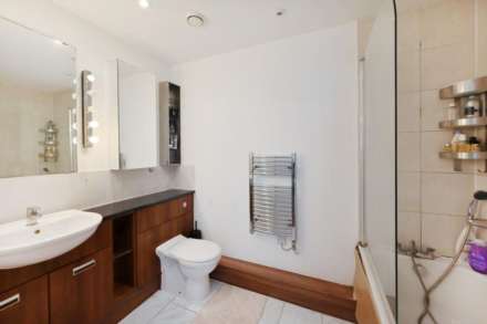 Loch Crescent, Edgware, Image 9