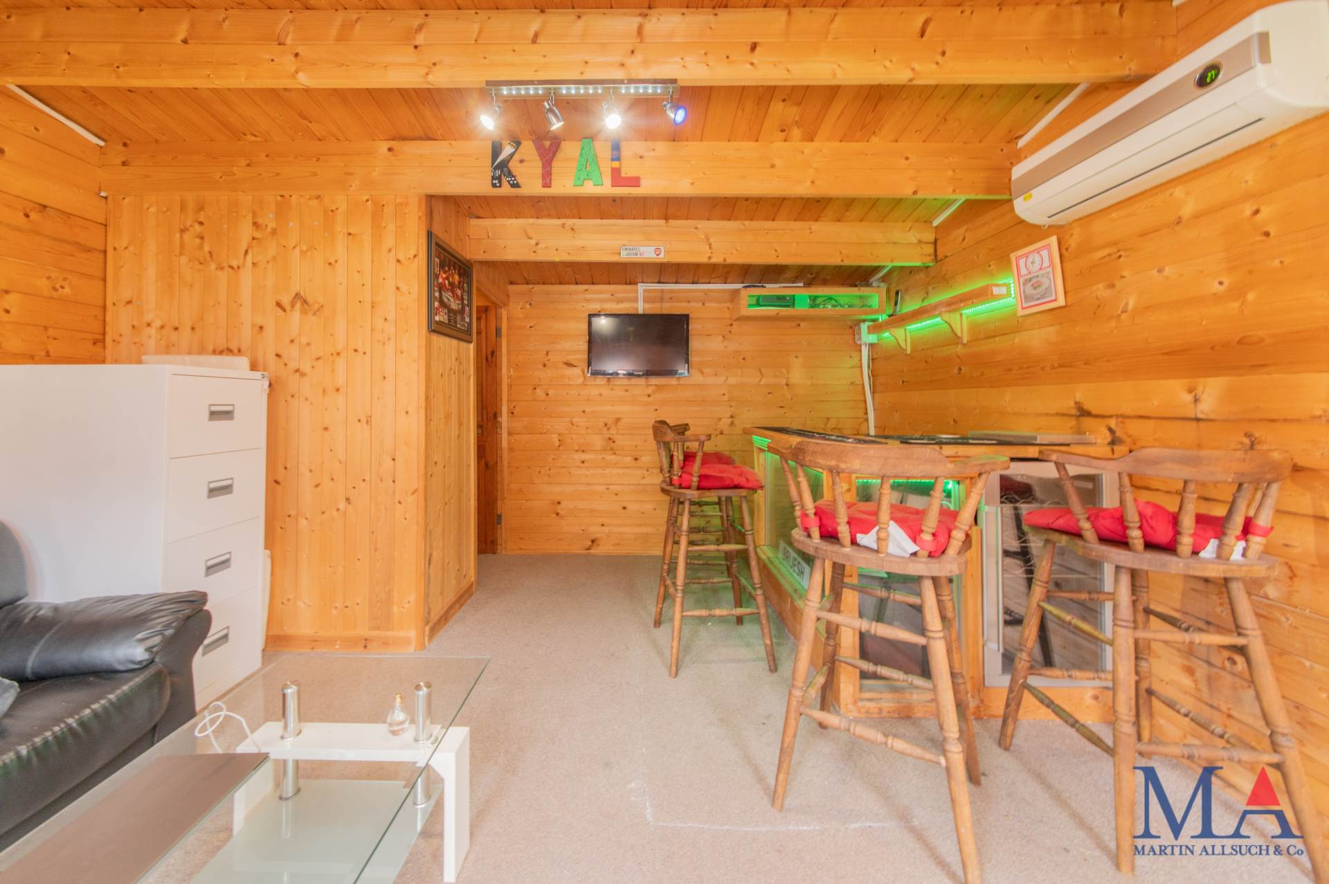 Theobald Street, Borehamwood, Image 14