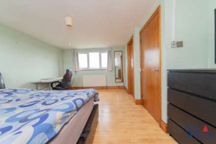 Theobald Street, Borehamwood, Image 18