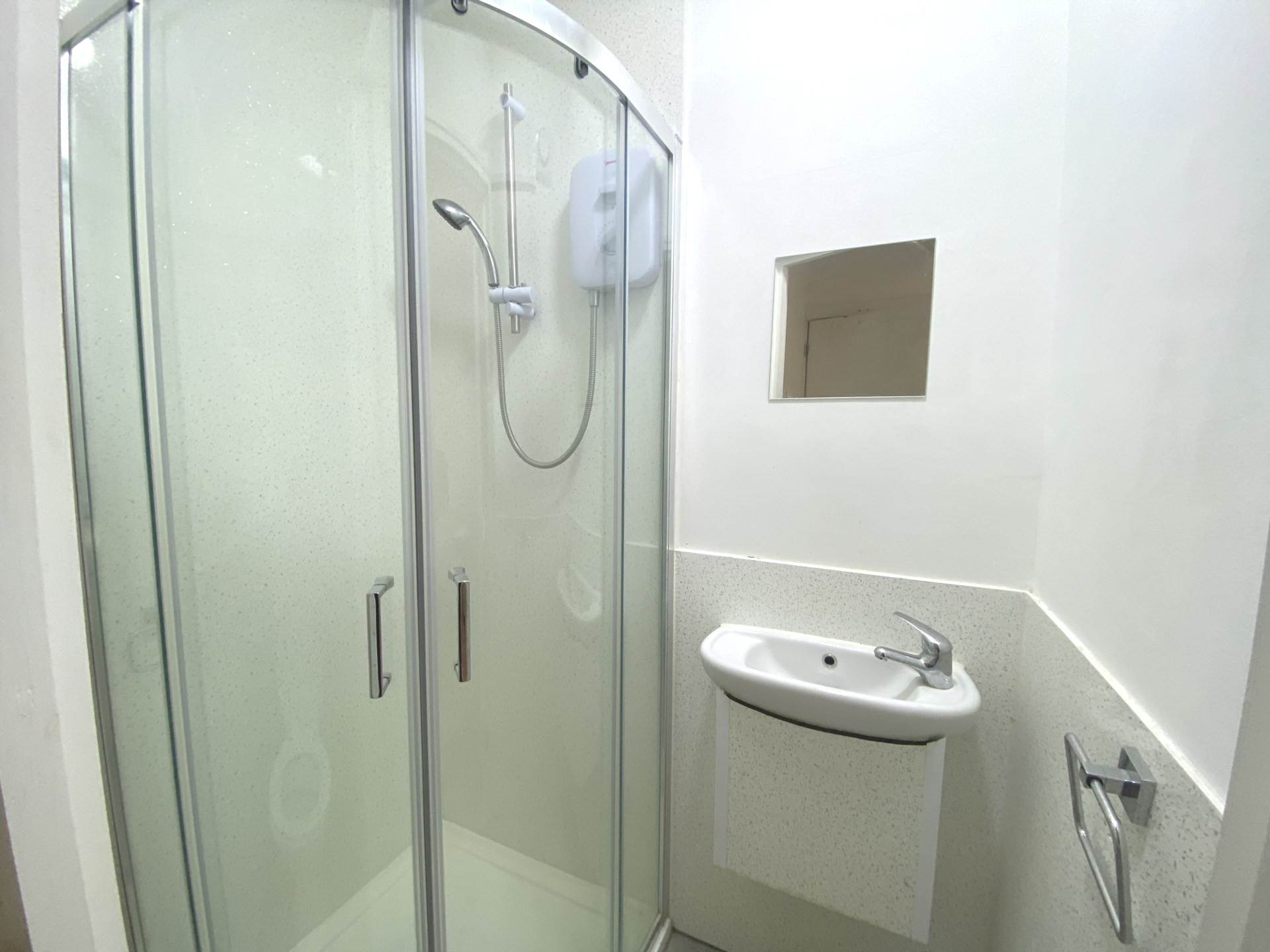 Leavesden Road, Watford, Image 2