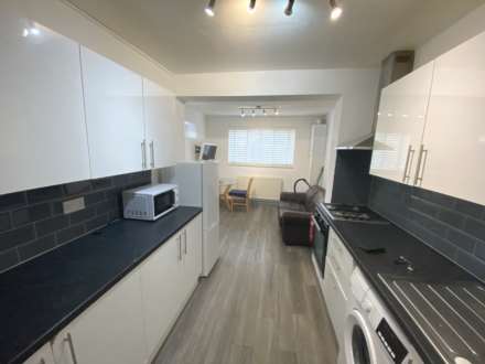 Leavesden Road, Watford, Image 3