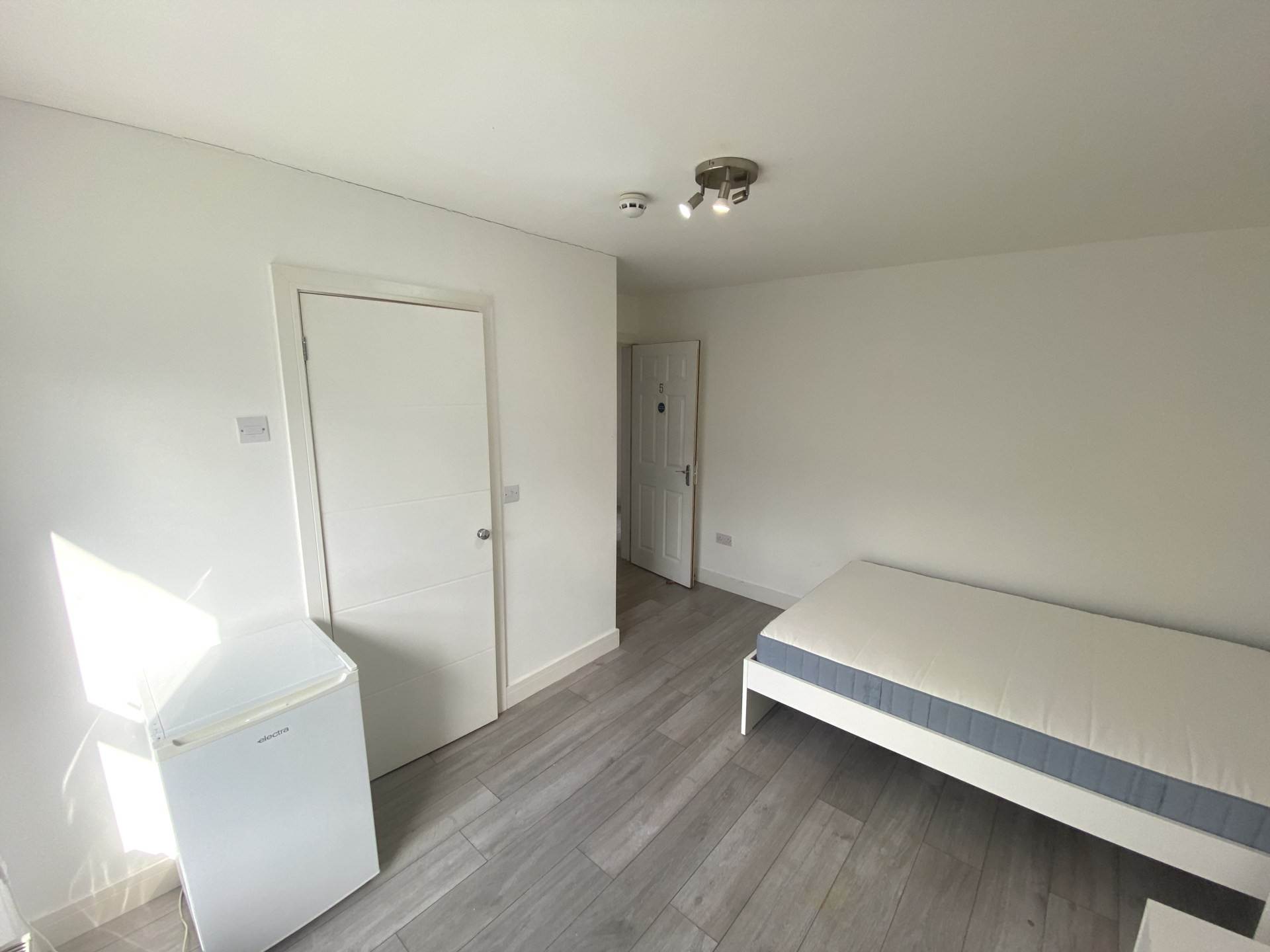 Leavesden Road, Watford, Image 2