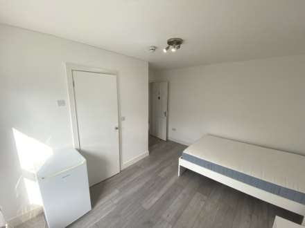 Leavesden Road, Watford, Image 2