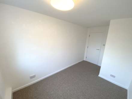 Red Road, Borehamwood, Image 12