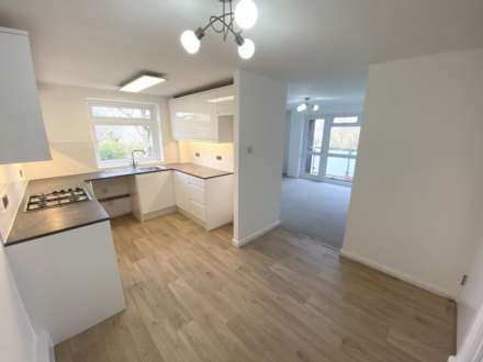 Red Road, Borehamwood, Image 6