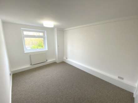 Red Road, Borehamwood, Image 9