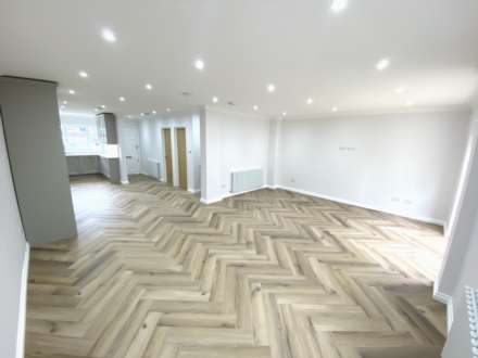 Guildown Avenue, London, Image 1