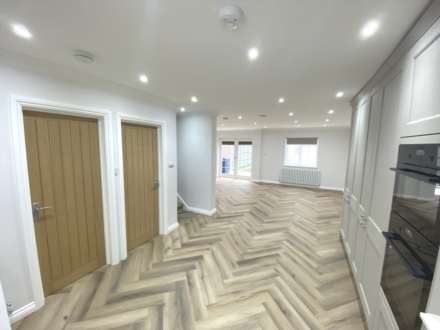 Guildown Avenue, London, Image 4