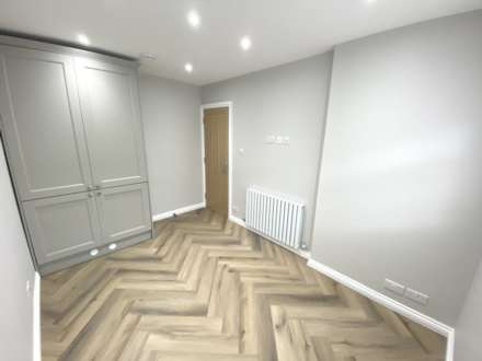 Guildown Avenue, London, Image 8