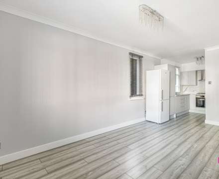 Canberra Close, London, Image 3