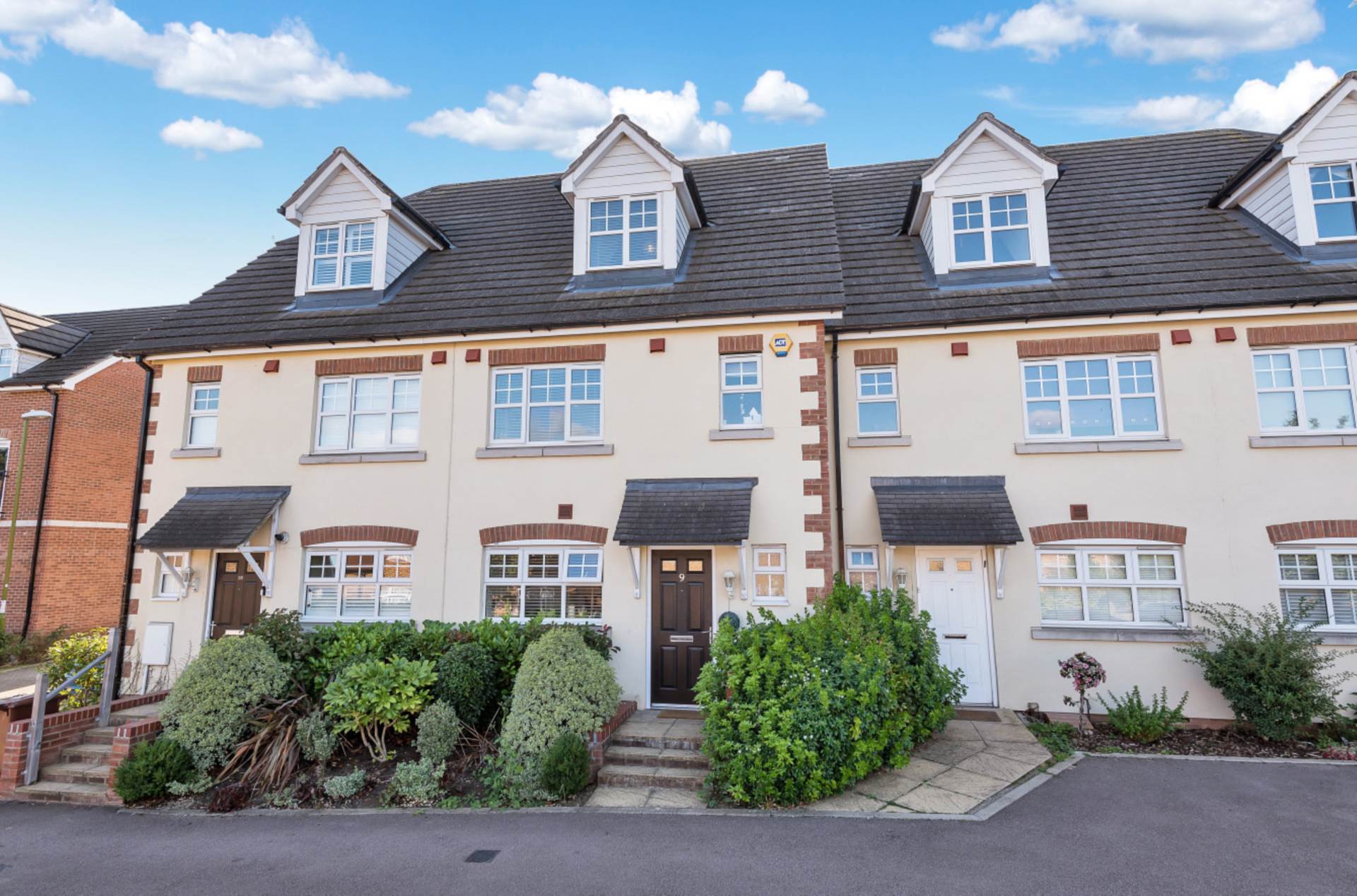 Sandringham Close, Borehamwood, Image 1