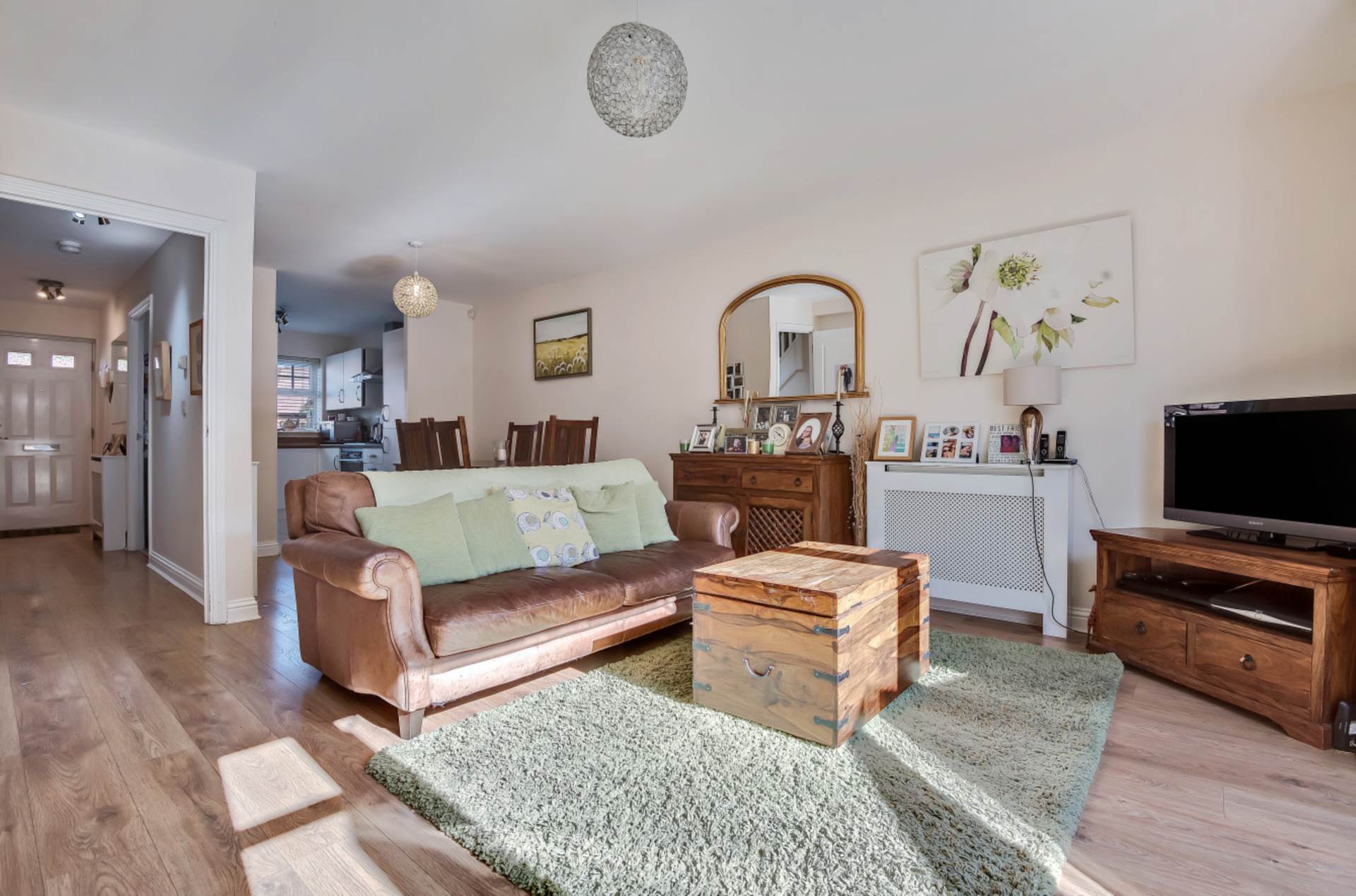 Sandringham Close, Borehamwood, Image 2