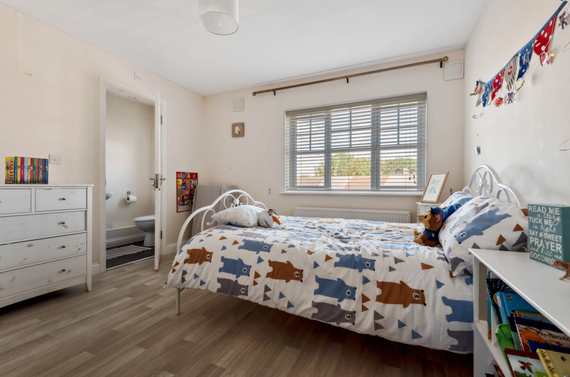 Sandringham Close, Borehamwood, Image 6