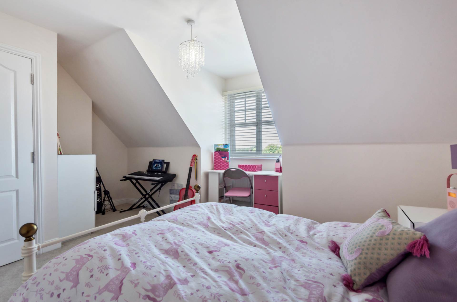 Sandringham Close, Borehamwood, Image 7