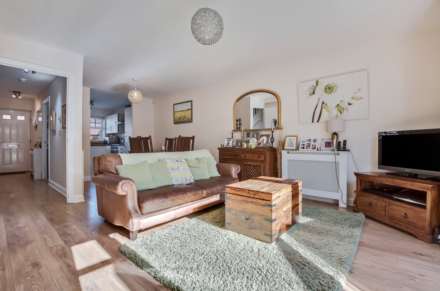 Sandringham Close, Borehamwood, Image 2