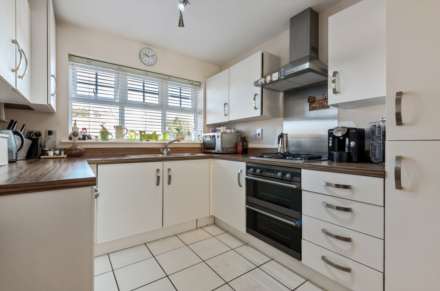 Sandringham Close, Borehamwood, Image 5