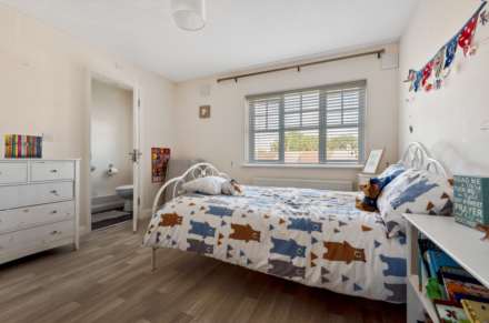 Sandringham Close, Borehamwood, Image 6