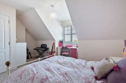 Sandringham Close, Borehamwood, Image 7