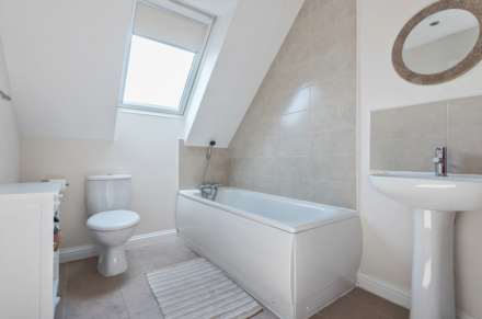 Sandringham Close, Borehamwood, Image 8