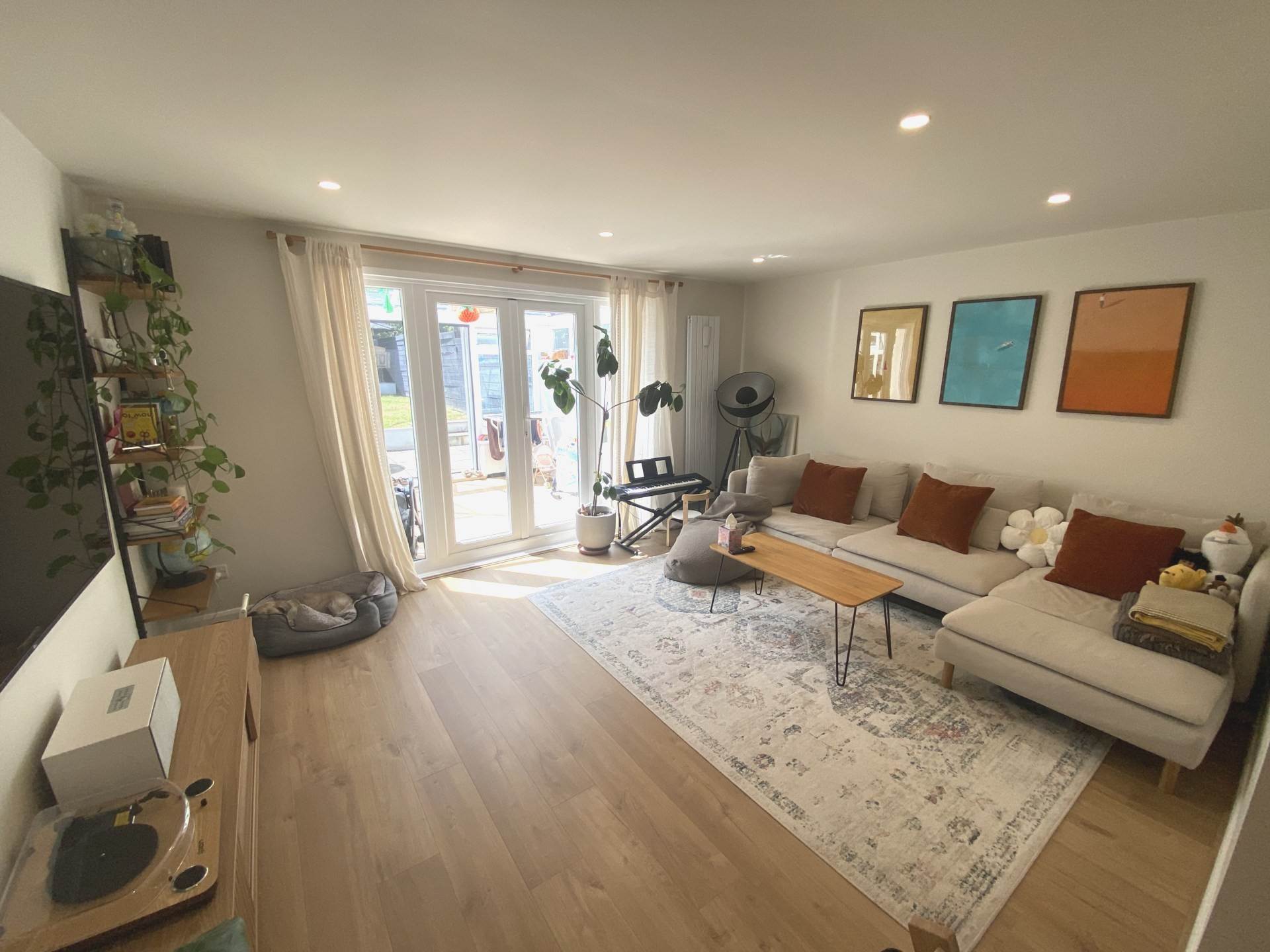 Byron Avenue, Borehamwood, Image 1