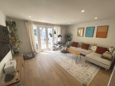 Byron Avenue, Borehamwood, Image 1