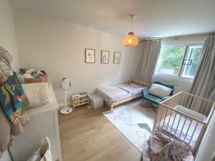 Byron Avenue, Borehamwood, Image 12