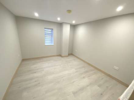 Stirling Way, Borehamwood, Image 3