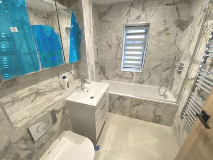Stirling Way, Borehamwood, Image 4
