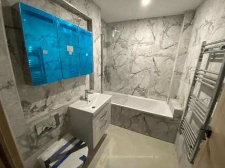 Stirling Way, Borehamwood, Image 4