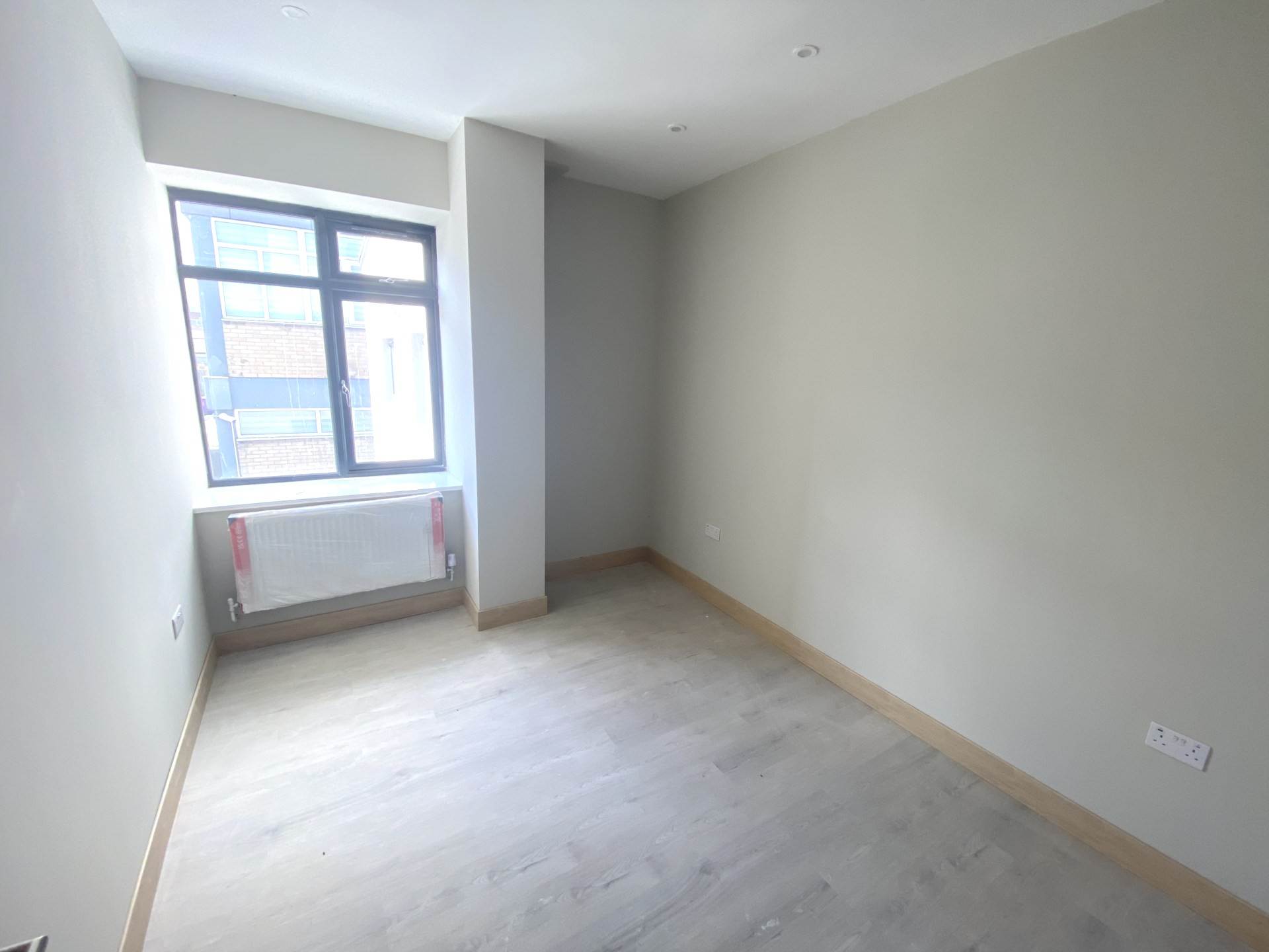 Stirling Way, Borehamwood, Image 3