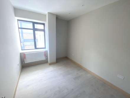 Stirling Way, Borehamwood, Image 3